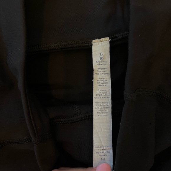 Lululemon black leggings in luxtreme material - Picture 4 of 4